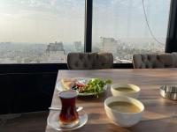 Jídlo v hotelu nebo okolí