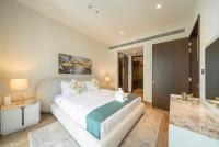 Postel nebo postele na pokoji v ubytování Luton Vacation Homes - Tranquil 2BR Haven in the Heart of Dubai Marina- 28AB04