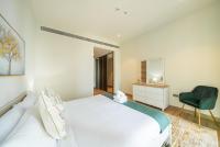 Postel nebo postele na pokoji v ubytování Luton Vacation Homes - Tranquil 2BR Haven in the Heart of Dubai Marina- 28AB04