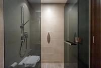 Koupelna v ubytování Luton Vacation Homes - Tranquil 2BR Haven in the Heart of Dubai Marina- 28AB04