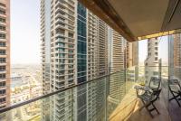 Balkón nebo terasa v ubytování Luton Vacation Homes - Tranquil 2BR Haven in the Heart of Dubai Marina- 28AB04