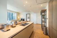 Kuchyň nebo kuchyňský kout v ubytování Luton Vacation Homes - Tranquil 2BR Haven in the Heart of Dubai Marina- 28AB04