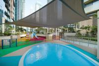 Bazén v ubytování Luton Vacation Homes - Tranquil 2BR Haven in the Heart of Dubai Marina- 28AB04 nebo v jeho okolí