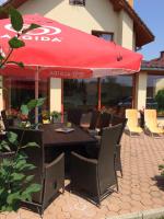 Patio alebo iná vonkajšia časť ubytovania Villa Elena