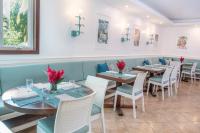 Khu vực ghế ngồi tại The Phoenix Resort