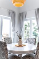 Posedenie v ubytovaní New cosy apartments with private parking