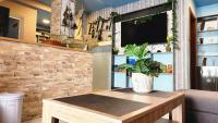 TV a/nebo společenská místnost v ubytování Isle Inn Guesthouse