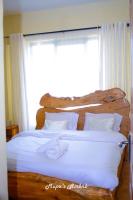 Mupa's Luxury Condo IIにあるベッド