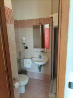 A bathroom at Hotel Della Volta