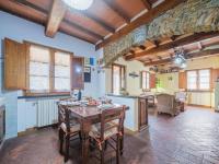 Kuchyňa alebo kuchynka v ubytovaní Holiday Home L'Aia by Interhome