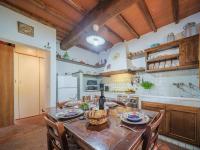 Kuchyňa alebo kuchynka v ubytovaní Holiday Home L'Aia by Interhome
