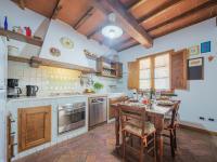 Kuchyňa alebo kuchynka v ubytovaní Holiday Home L'Aia by Interhome