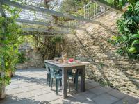 Patio alebo iná vonkajšia časť ubytovania Holiday Home L'Aia by Interhome