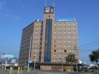 山口市にあるホテルアルファーワン山口インターの頂上に時計塔がある高い建物