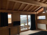 Łóżko lub łóżka w pokoju w obiekcie Les Arcs - Chalet Arc Ô Mont