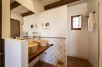 Kúpeľňa v ubytovaní CAN NOVES - Villa de 4 suites 35 y 52