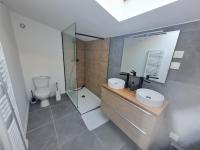 Kúpeľňa v ubytovaní Le Galant - Centre - Spacieux - 18p - Rêve au Mans