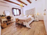 Postel nebo postele na pokoji v ubytování tuGuest Nazarí Calderería Apartments - Free parking