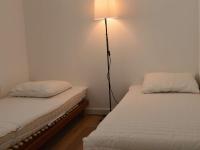 Plán poschodí v ubytovaní Bel appartement à Cavalaire-sur-Mer, 4 couchages, clim, proche commodités, parking, balcon - FR-1-226B-118