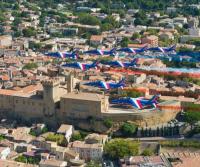 an aerial view of a city with american flags at Bali Dream II Hyper Centre Fontaine Moussue in Salon-de-Provence