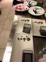 een witte koelkast bovenop een tafel bij Refugio de Chilla Retiro in Candeleda