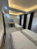 Postel nebo postele na pokoji v ubytování Mitra otel