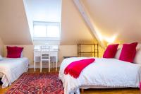 Postel nebo postele na pokoji v ubytování Family Hotel Okoř