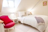 Postel nebo postele na pokoji v ubytování Family Hotel Okoř