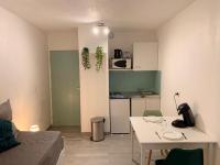 Kuchnia lub aneks kuchenny w obiekcie Appartement tout équipé à 6 minutes de la Gare St Charles