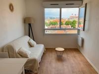 Część wypoczynkowa w obiekcie Appartement tout équipé à 6 minutes de la Gare St Charles