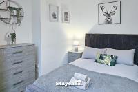 Postel nebo postele na pokoji v ubytování Charming 6-bed Near Alexandra Park - Free Parking