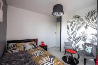 Łóżko lub łóżka w pokoju w obiekcie Le Valentino - Piscine - Calme - Circuit Bugatti - Rêve au Mans