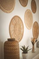 a wall with straw plates on a wall with a plant at KozyKaz, notre villa cocooning avec piscine in Saint-Pierre