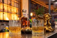 Tragos en WestDoor Hotel