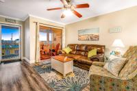 Ein Sitzbereich in der Unterkunft Deeded Beach Access- 10 min Walk to Hangout