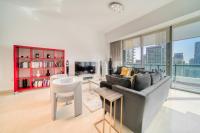 TV a/nebo společenská místnost v ubytování Silverene Tower, Dubai Marina - Mint Stay