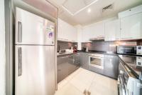 Kuchyň nebo kuchyňský kout v ubytování Silverene Tower, Dubai Marina - Mint Stay