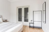 Posteľ alebo postele v izbe v ubytovaní Zeus Temple view 2BD Apartment by UPSTREET