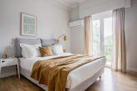 Posteľ alebo postele v izbe v ubytovaní Zeus Temple view 2BD Apartment by UPSTREET
