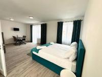 Postel nebo postele na pokoji v ubytování Sky Apartments 502