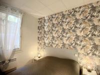Łóżko lub łóżka w pokoju w obiekcie Appartement F3 avec Terrasse, Proche Centre et Thermes, Animaux Acceptés - Lamalou-les-Bains - FR-1-451-174