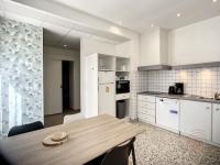 Kuchnia lub aneks kuchenny w obiekcie Appartement F3 avec Terrasse, Proche Centre et Thermes, Animaux Acceptés - Lamalou-les-Bains - FR-1-451-174