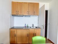 Kuchnia lub aneks kuchenny w obiekcie Studio côtier rénové climatisé avec parking privé, Carnon, aménagé pour 3 pers - FR-1-715-23