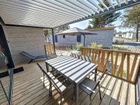 Balkón nebo terasa v ubytování Chalet de standing, 7 couchages, piscine chauffée, proche plage et commerces, WIFI inclus - FR-1-361-463