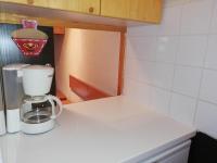 eine Küchentheke mit Kaffeemaschine darauf in der Unterkunft Appartement Valmorel, 1 pièce, 4 personnes - FR-1-356-284 in Valmorel