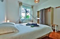 Łóżko lub łóżka w pokoju w obiekcie LocaLise - M8 - Ty Geoland - Maison à deux pas du centre avec jardin au Guilvinec - Wifi inclus - Animaux bienvenus- Linge de lit inclus