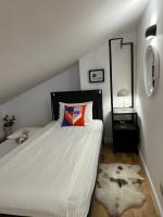 Postel nebo postele na pokoji v ubytování Sana Ski apartment 702 in Flora, Borovets