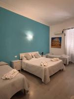 A bed or beds in a room at B&b Glamour