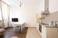 A kitchen or kitchenette at Vintagehome Schönbrunn
