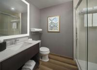 Hyatt House LAX Century Blvdにあるバスルーム